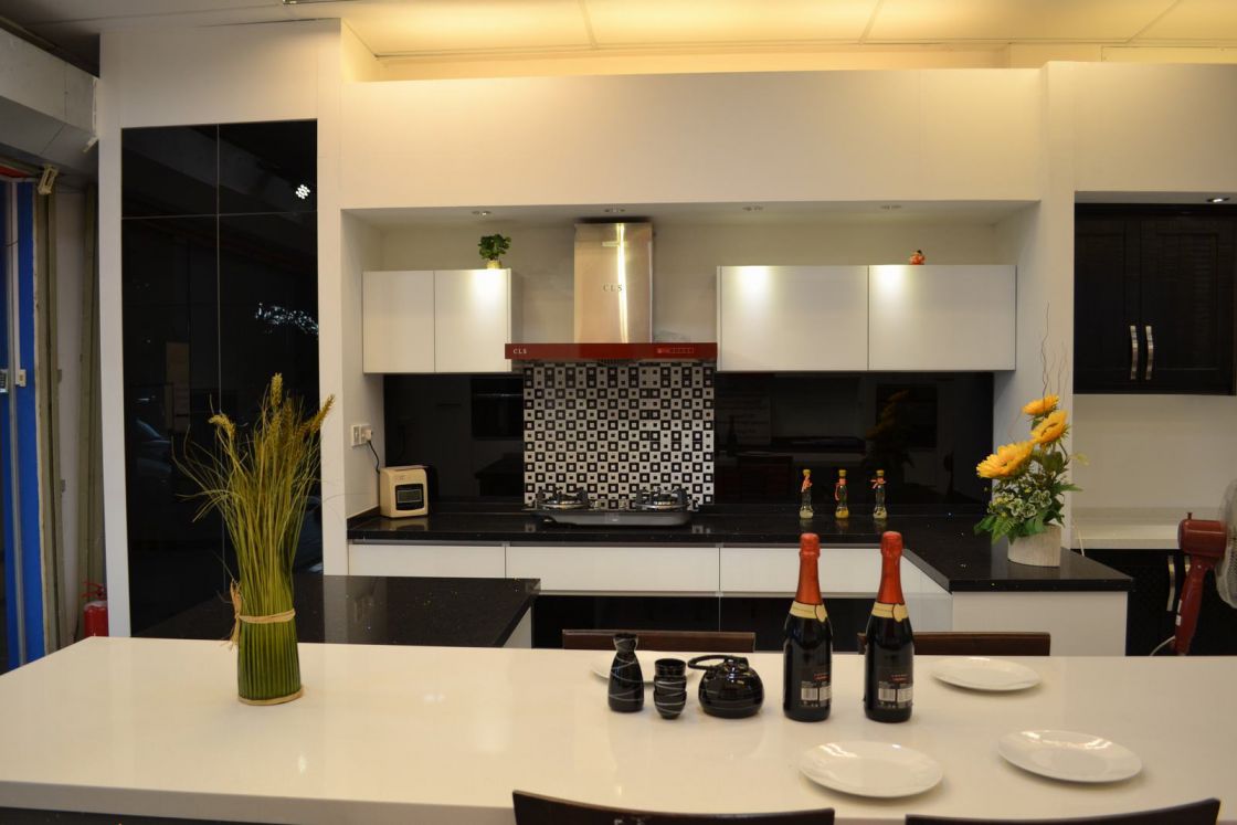 MODERN BLACK AND WHITE DESIGN